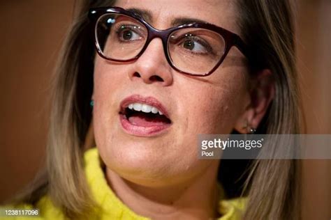 1.562 Kyrsten Sinema Fotos und hochauflösende Bilder